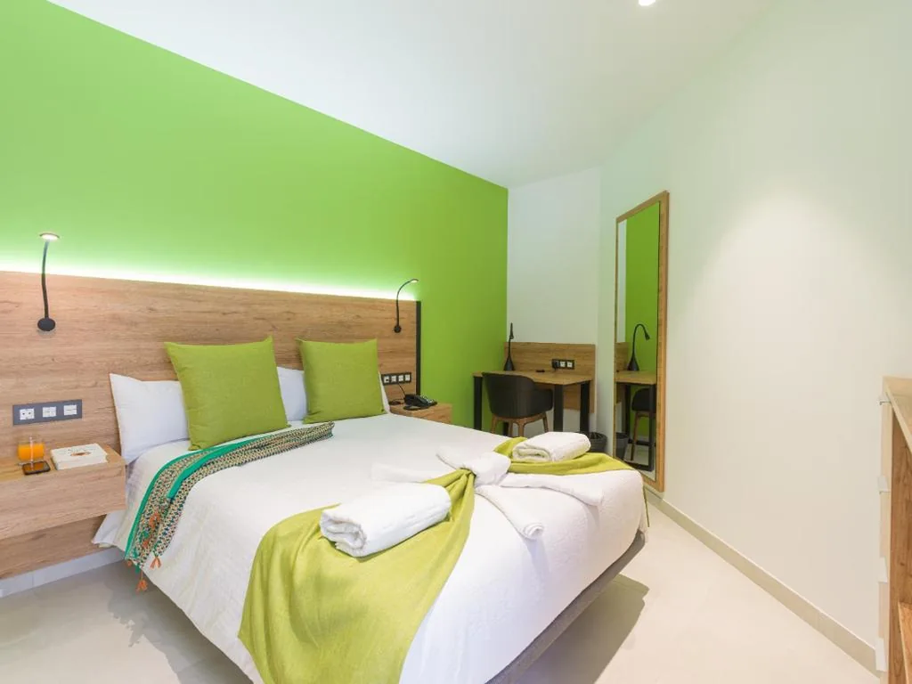 Suite com cama de casal extragrande — Hotel MG Poniente