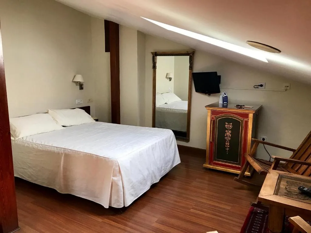 Quarto no sótão - 2 pessoas — Hotel Microtel Placentinos