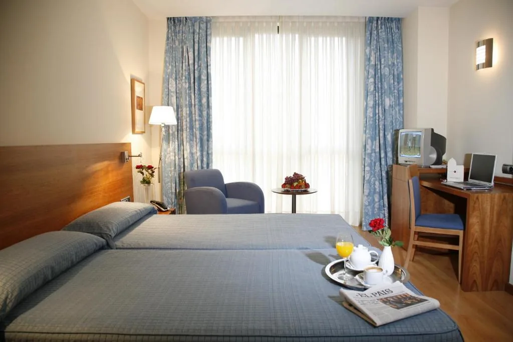 Dreibettzimmer (3 Erwachsene) — Hotel Mieres del Camino