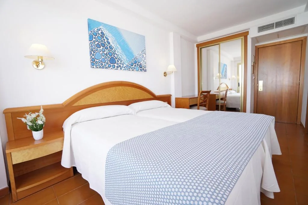 Habitación Doble Económica con balcón — Hotel Millor Sol