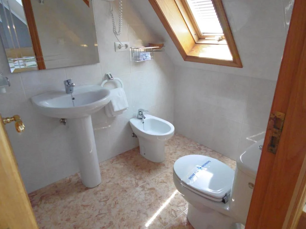 Budget Triple Room — Hotel Miramar 2** Superior