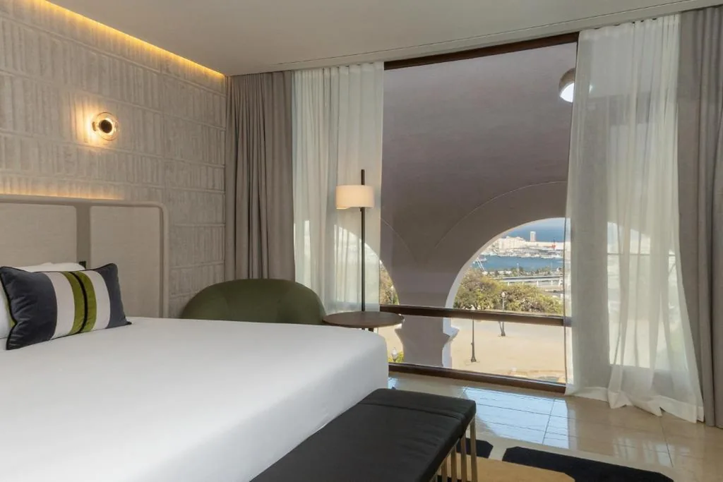 Habitación Doble Deluxe con vistas al mar — Hotel Miramar Barcelona GL - LVX Preferred Hotels & Resorts - Newly Renovated