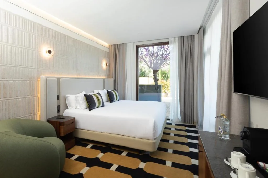 Habitación Doble Deluxe — Hotel Miramar Barcelona GL - LVX Preferred Hotels & Resorts - Newly Renovated