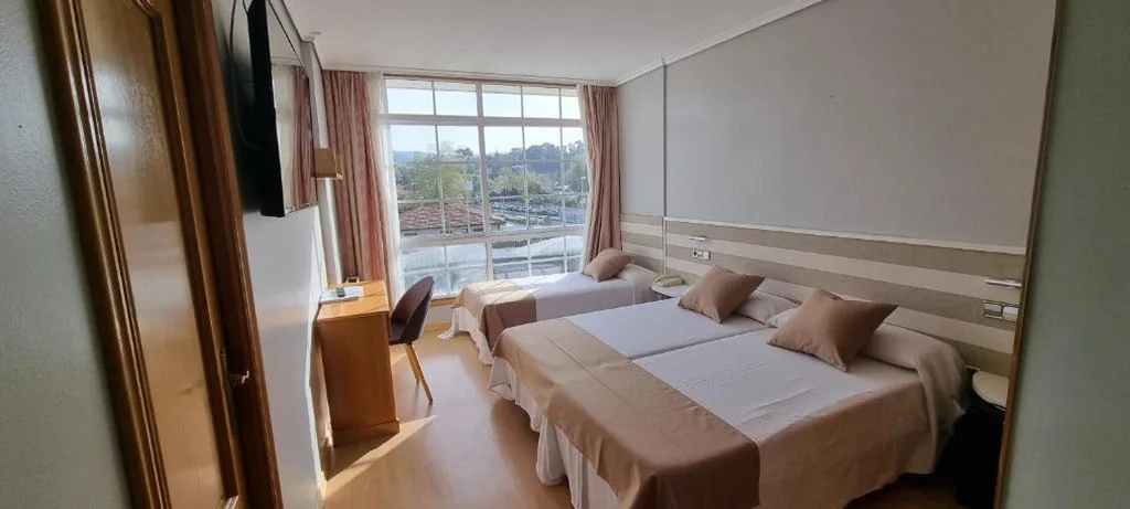 Habitación Triple — Hotel Miramar Playa America Nigran