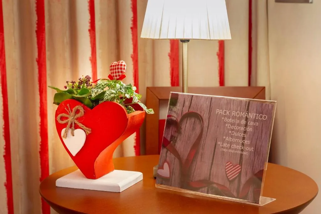 Camera con letto extra large e vasca idromassaggio — Hotel MIRAVALLE