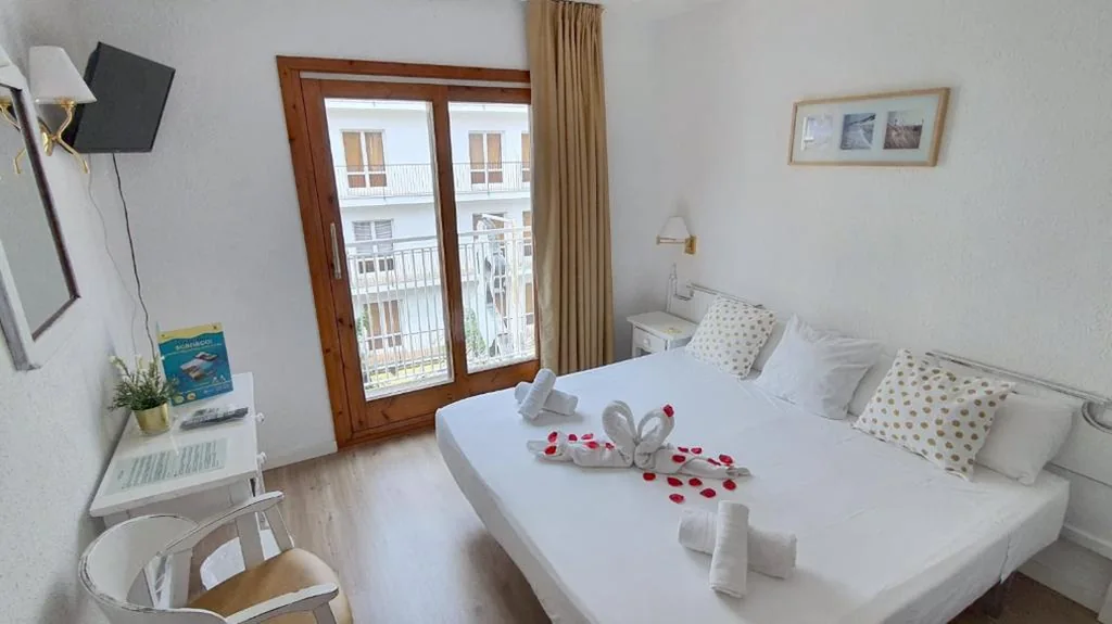 Camera doppia con balcone - 1 o 2 letti — Hotel Mireia