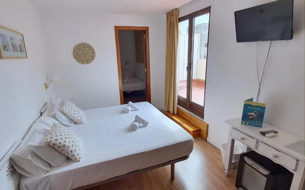 Camera familiare con terrazza — Hotel Mireia
