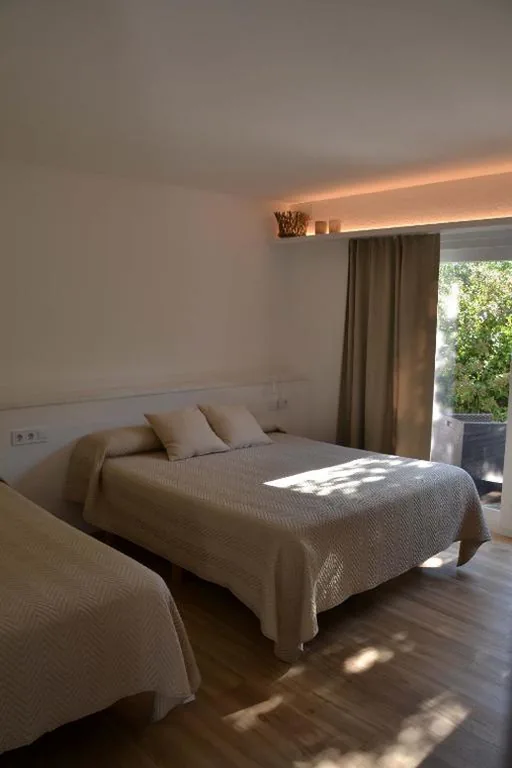 Habitación Triple con terraza — Hotel Misty