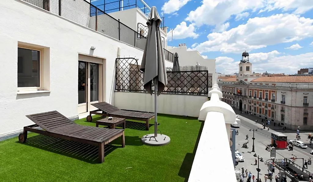 Doppelzimmer mit Terrasse – 1 oder 2 Betten – Vorderseite — Hotel Moderno Puerta del Sol