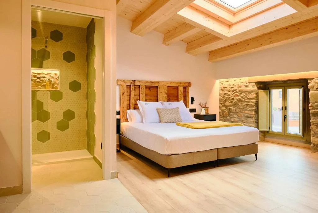Quarto Triplo Conforto — Hotel Molí Cardedeu