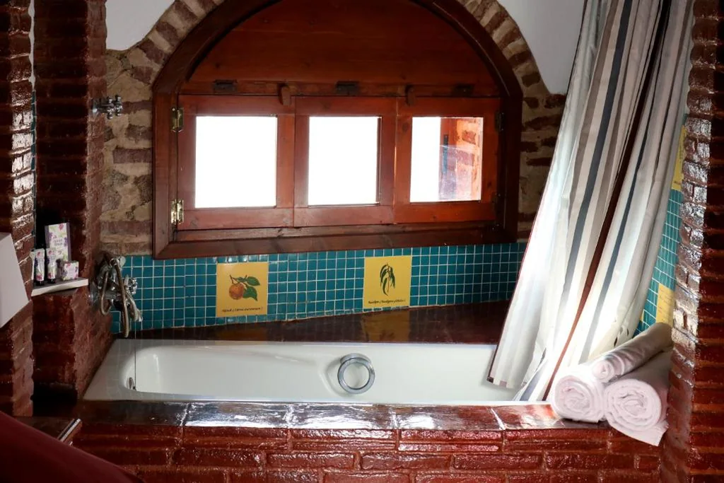 Dreibettzimmer — Hotel Monasterio de Rocamador