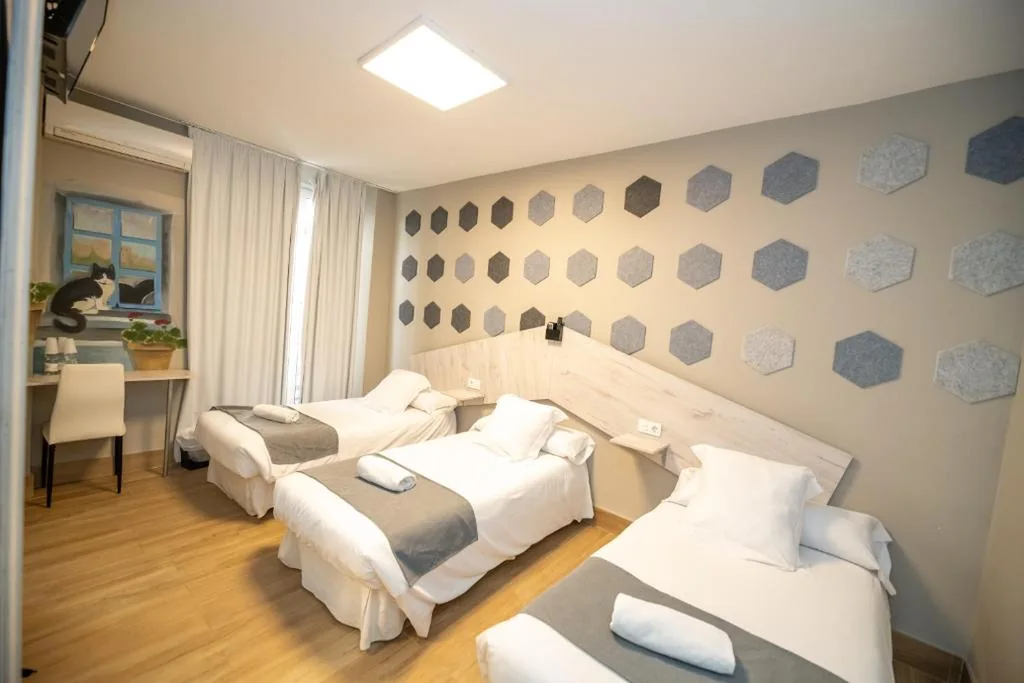 Quarto Triplo — Hotel Monasterio Granada - Adults Only