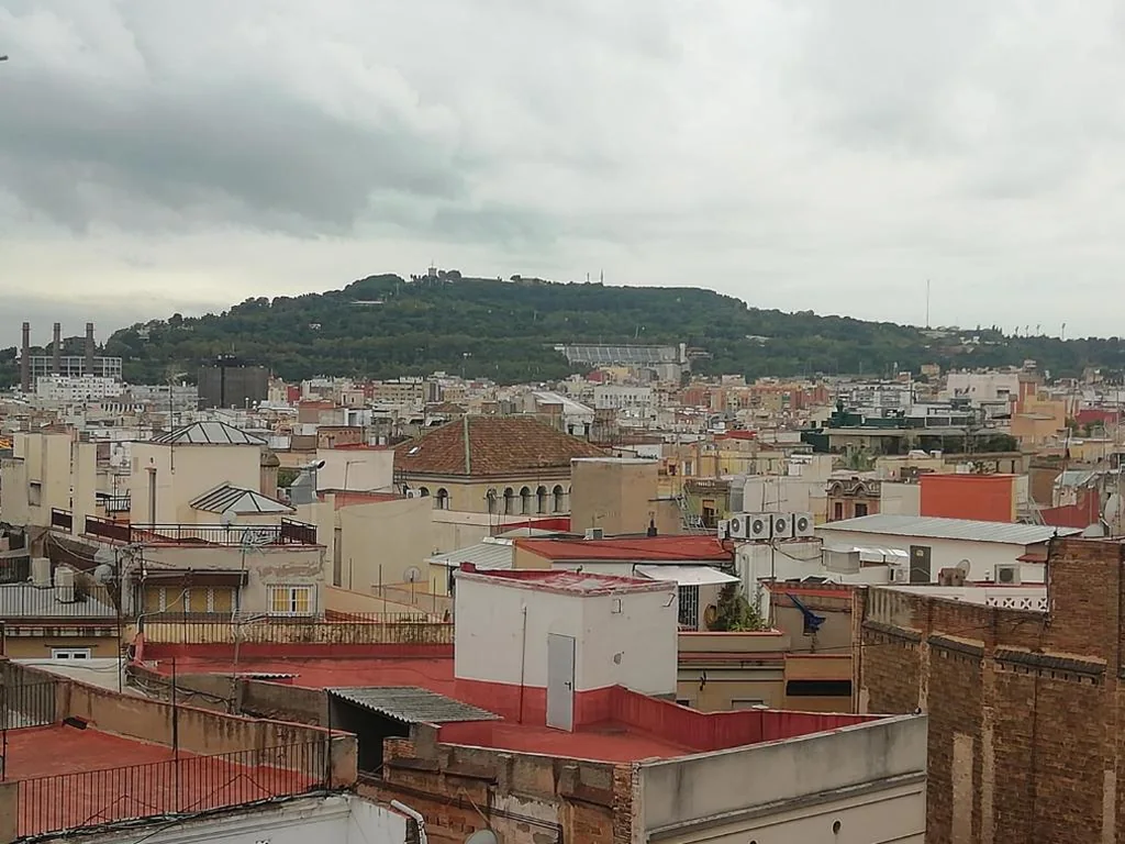 Chambre Double avec balcon et vue sur Montjüic — Hotel Monegal
