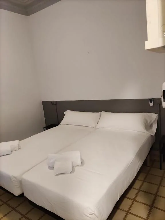 Chambre Individuelle Économique avec salle de bains commune — Hotel Monegal