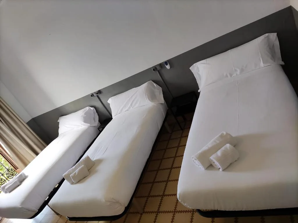 Chambre Triple Économique avec salle de bains commune — Hotel Monegal