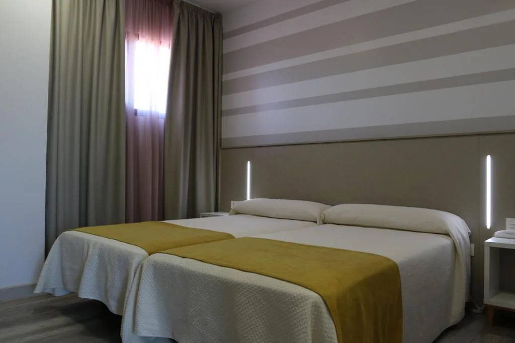 バリアフリー対応ツインルーム — Hotel Monesterio
