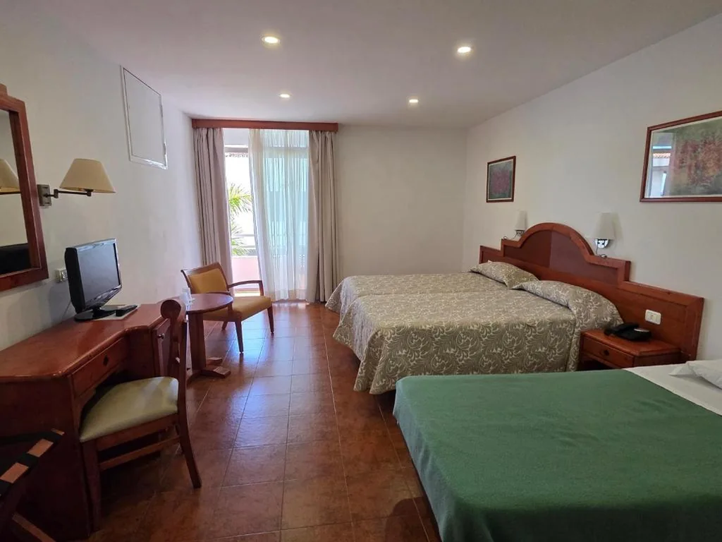 Habitación Doble (3 adultos) - 1 o 2 camas — Hotel Monopol