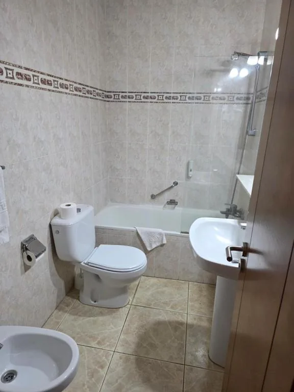 Habitación Doble con balcón - 1 o 2 camas — Hotel Monopol