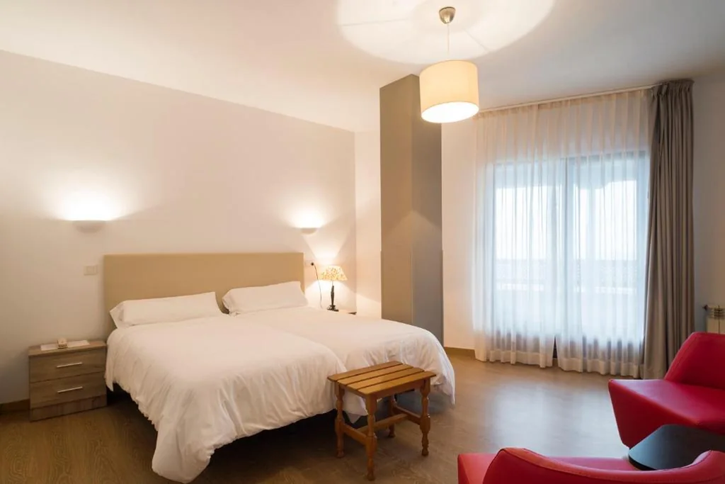Habitación Doble con balcón - 1 o 2 camas — Hotel Montañés