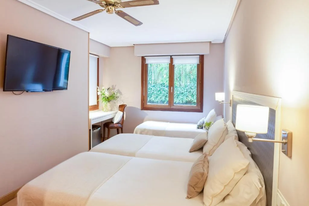 無料駐車場付きトリプルルーム — Hotel Monte Ulia