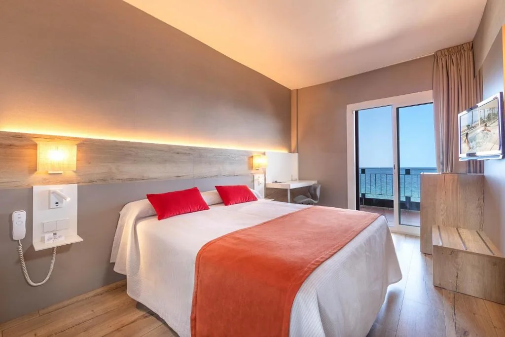 Habitación Doble Superior con vista al mar y acceso al spa - 1 cama doble o 2 individuales — Hotel Montecarlo Spa & Wellness