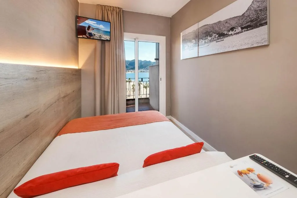 Habitación Individual Económica con vistas laterales al mar y acceso al spa (2 adultos) — Hotel Montecarlo Spa & Wellness