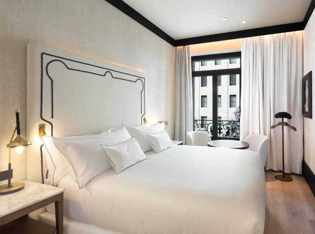 Cobalto客房 - 1张特大双人床 — Hotel Montera Madrid, Curio Collection By Hilton