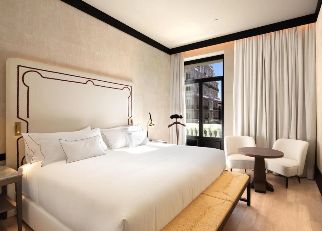 Grana客房 - 1张特大双人床 — Hotel Montera Madrid, Curio Collection By Hilton