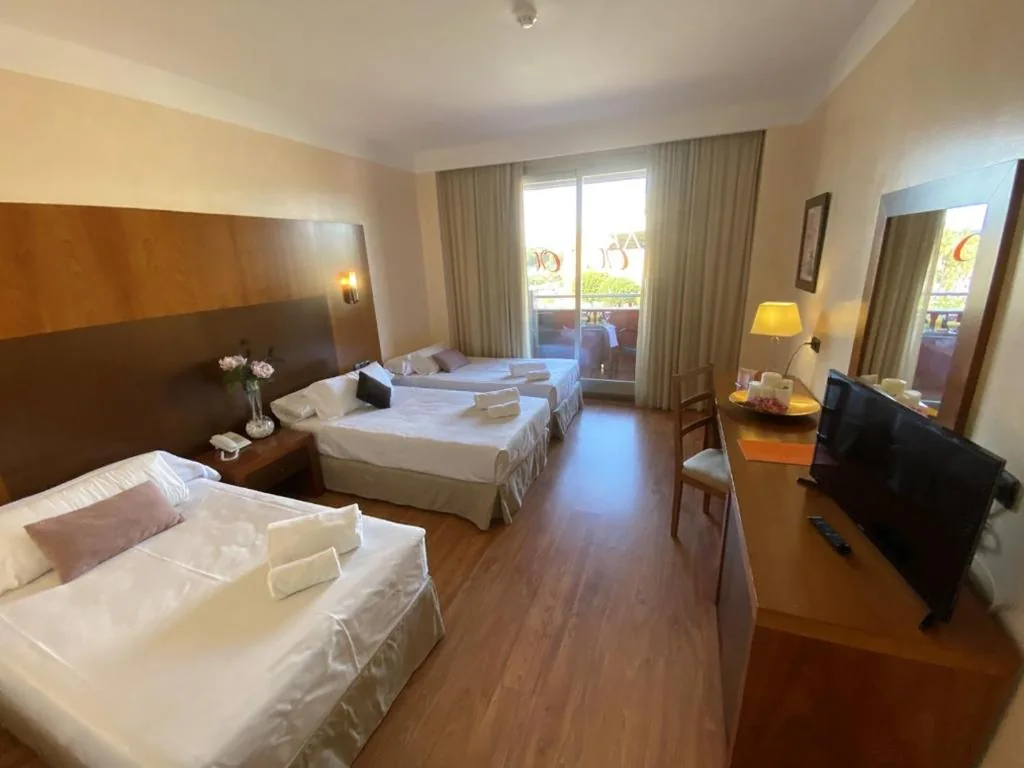 Chambre triple — Hotel Montera Plaza