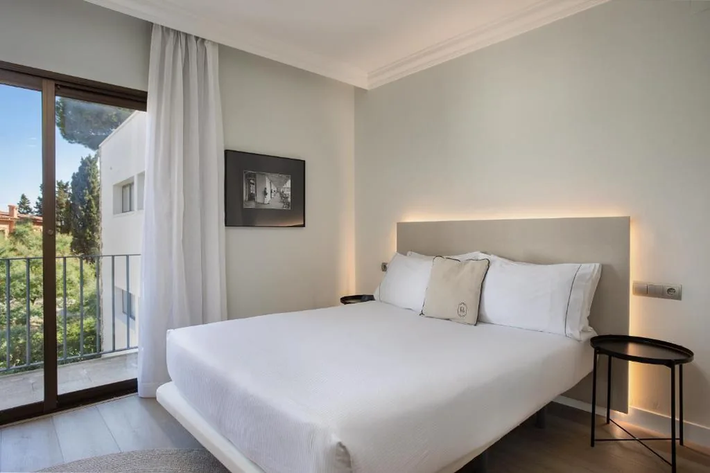 Quarto Quádruplo Conforto — Hotel Montjoi by Brava Hoteles