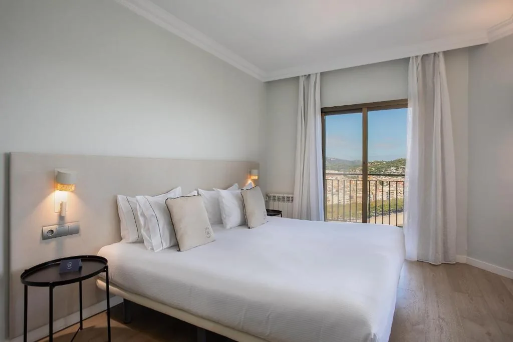 Quarto Duplo com vista para o mar — Hotel Montjoi by Brava Hoteles