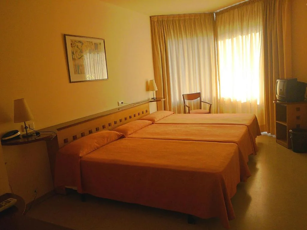 Chambre triple — Hotel Montmeló