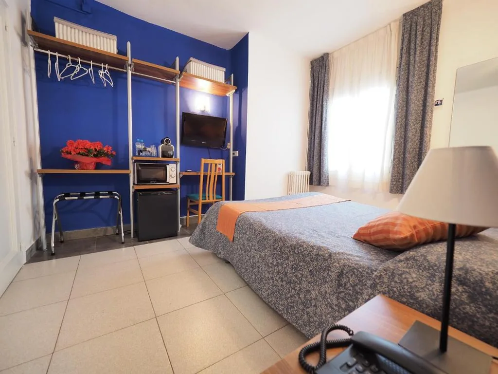 Voordelige tweepersoonskamer — Hotel Montserrat