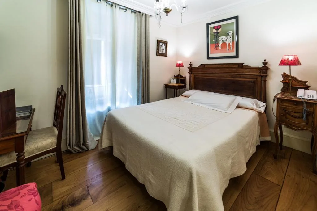 Habitación Doble Económica de uso individual — Hotel Monumento Pazo de Orbán