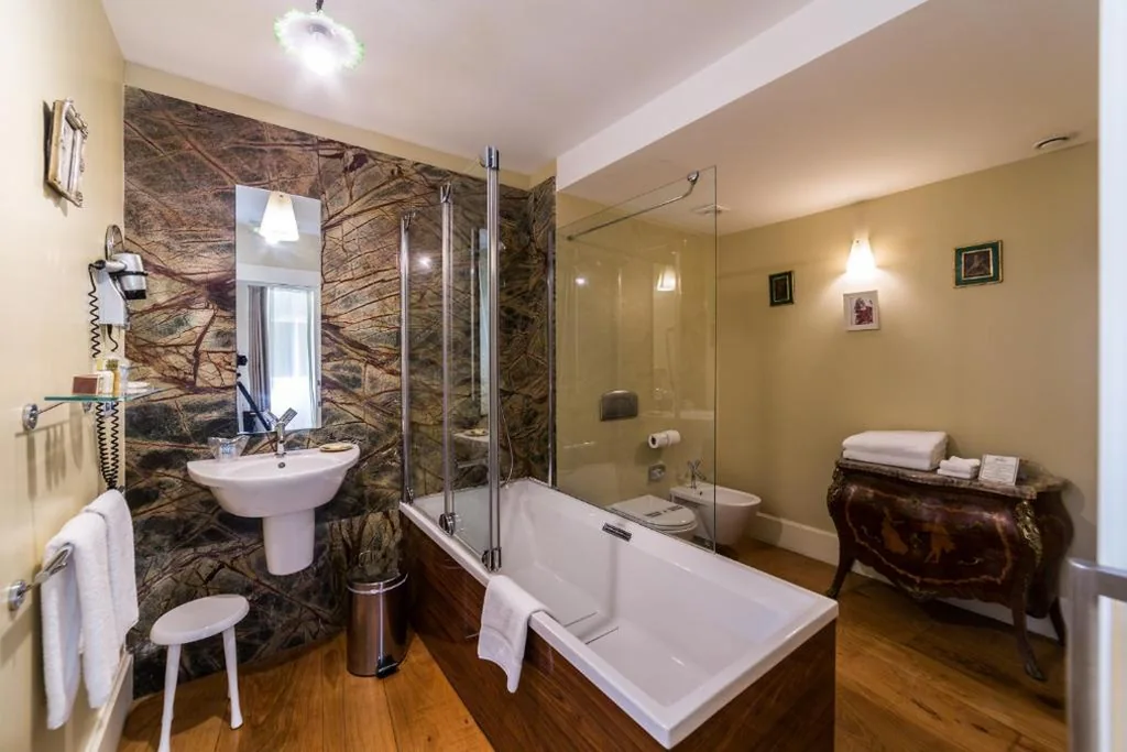 Habitación Doble Estándar — Hotel Monumento Pazo de Orbán