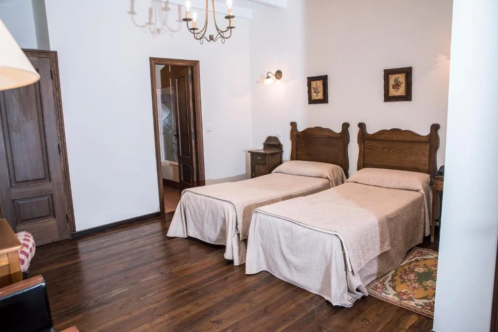 Habitación Doble - 1 o 2 camas — Hotel Monumento Pazo do Castro