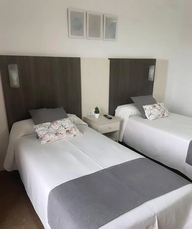 Doppelzimmer – 2 Betten — HOTEL MORELL