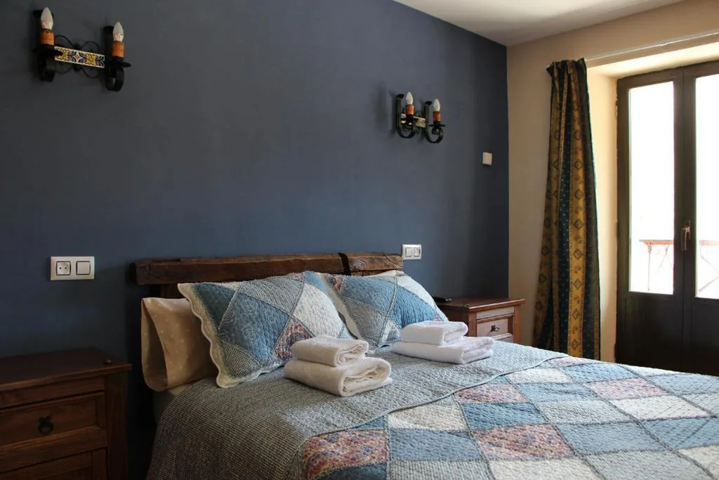 Tweepersoonskamer met eigen badkamer — Hotel Moto-Rural "VEGALION"