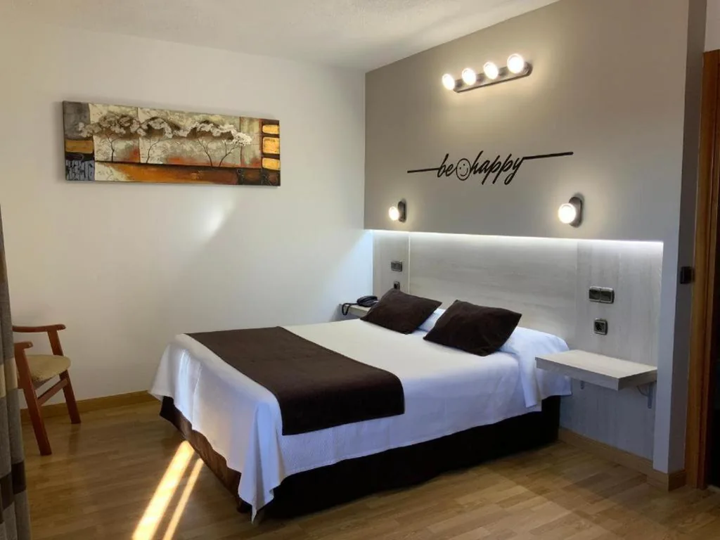 Habitación Doble Superior (2 adultos + 1 niño) - 1 o 2 camas — Hotel Mozárbez Salamanca