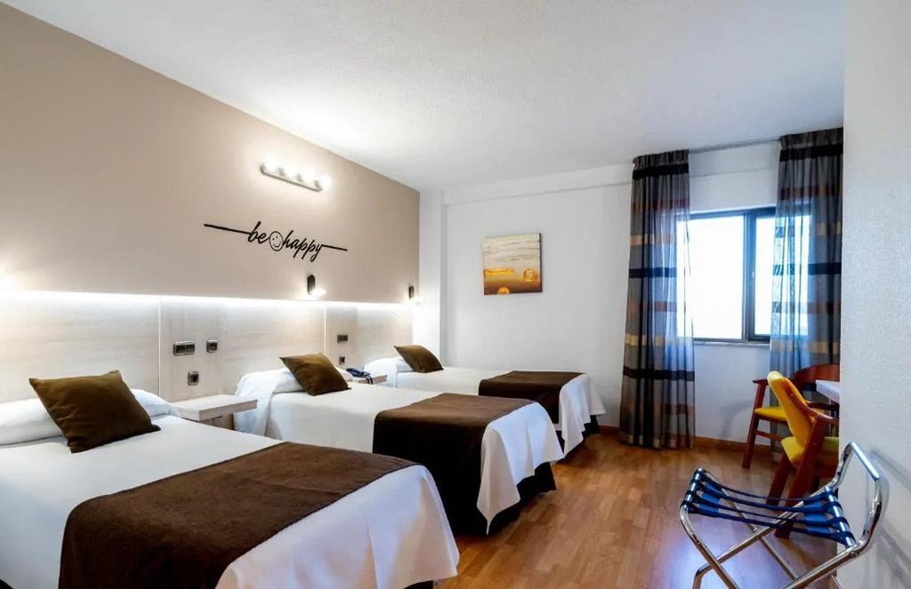 Habitación Doble Superior (3 adultos) - 1 o 2 camas — Hotel Mozárbez Salamanca