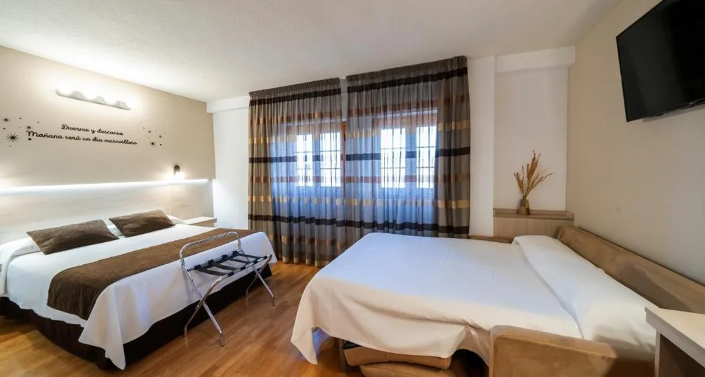 Habitación Familiar (2 adultos y 2 niños) — Hotel Mozárbez Salamanca
