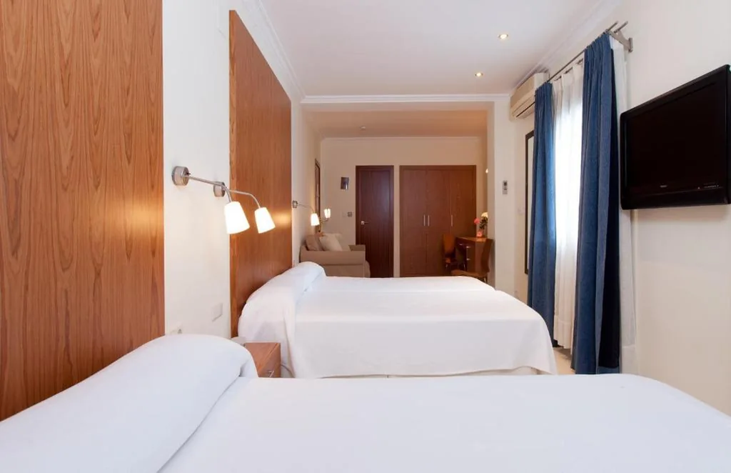 Camera quadrupla comfort — Hotel MR Costa Blanca