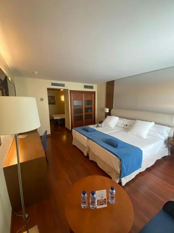 Elite-Zimmer – Doppelzimmer mit 2 Betten und Schlafsofa — Hotel MS Maestranza Málaga Centro