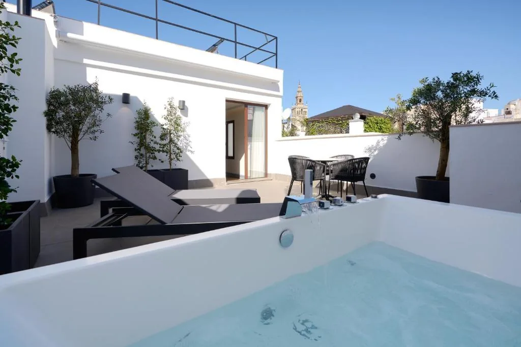 Quarto Premium com banheira de hidromassagem e terraço — Hotel Murillo Reinoso