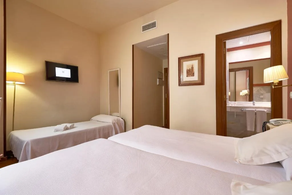 加床双人间（3位成人） — Hotel Murillo