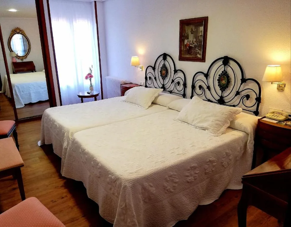 Camera doppia con balcone - 1 o 2 letti — Hotel Museo Los Infantes