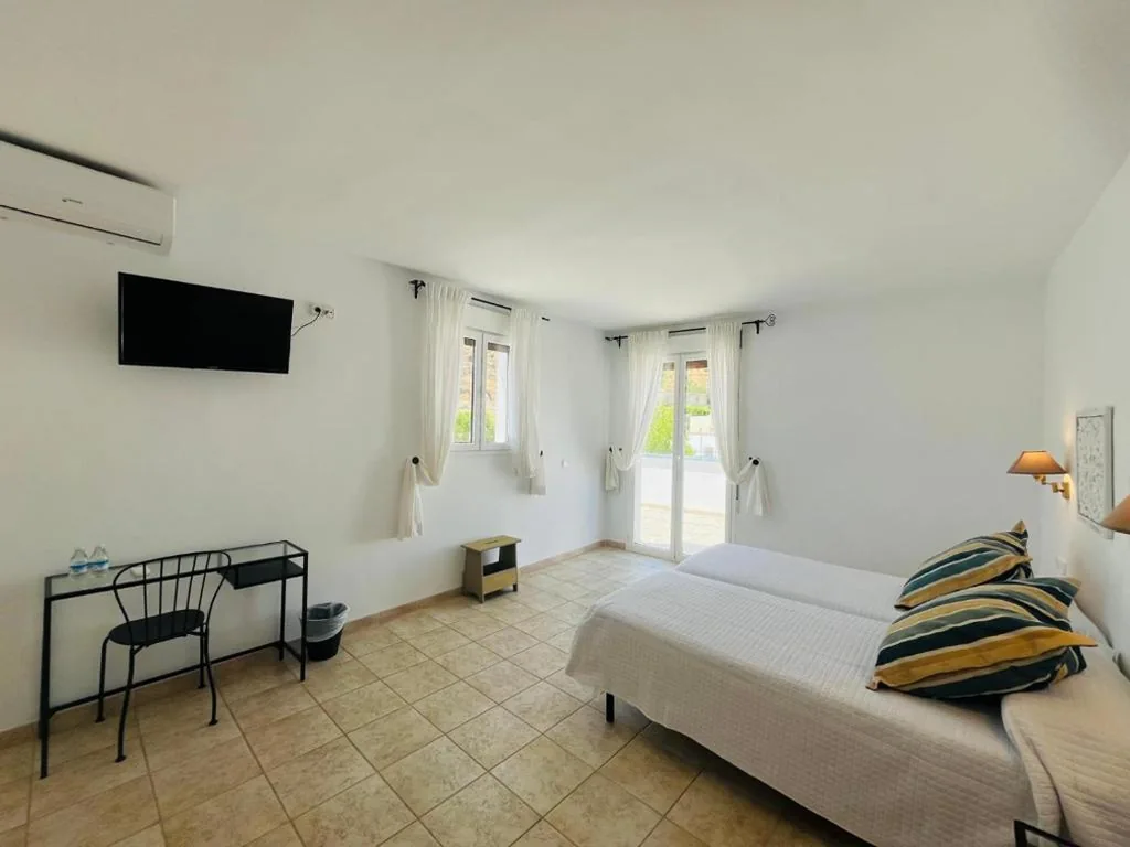 Superior-Doppelzimmer mit Terrasse – 1 oder 2 Betten — HOTEL MUSEO Lucainena
