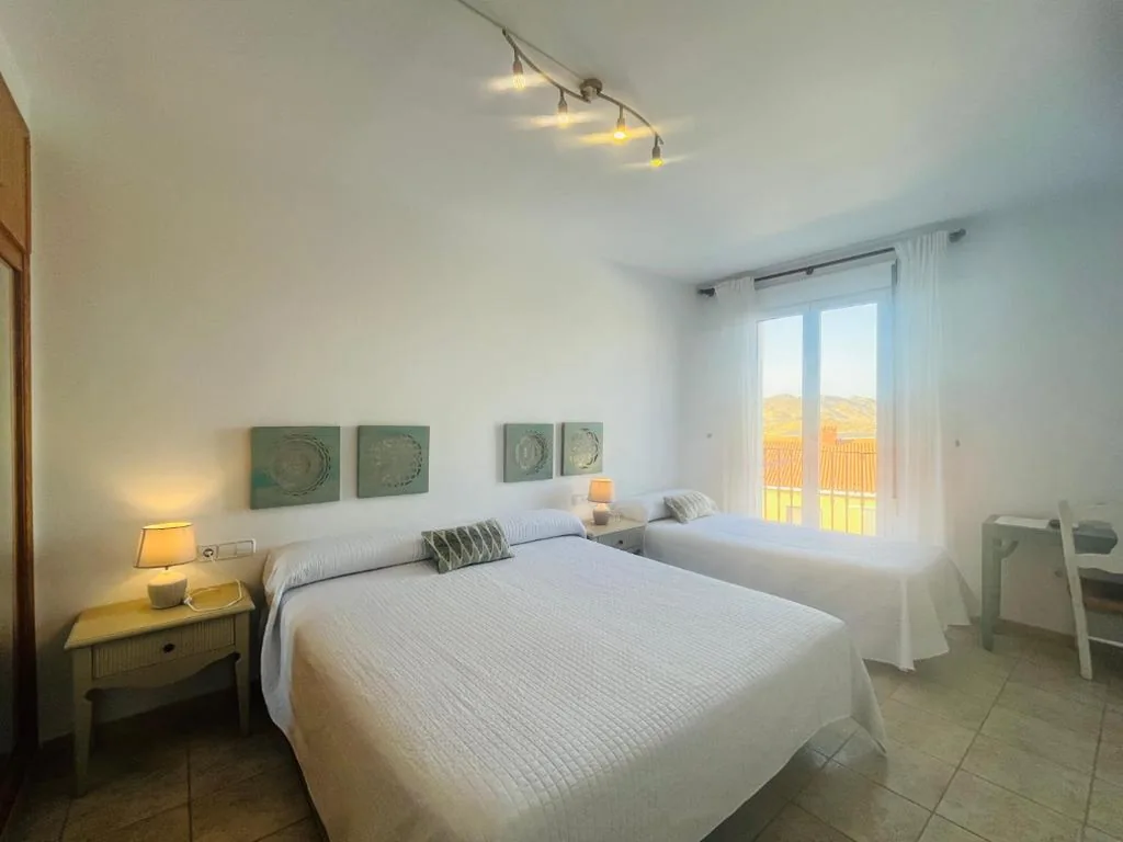 Standard-Dreibettzimmer — HOTEL MUSEO Lucainena