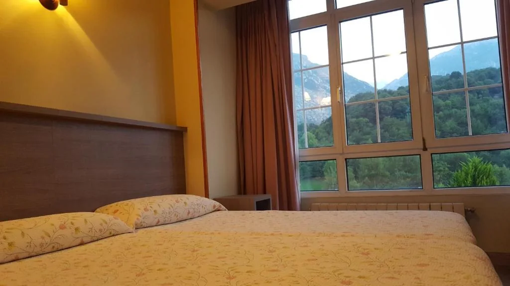 Habitación Triple — Hotel Naranjo De Bulnes