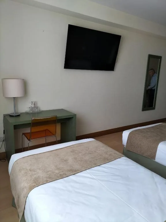 Chambre double avec deux lits — Hotel Naval Sestao